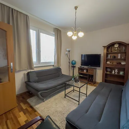 Retro With Three * ברטיסלאבה