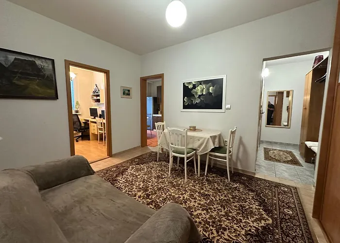 Retro With Three * ברטיסלאבה