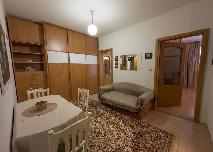 Retro With Three Appartement